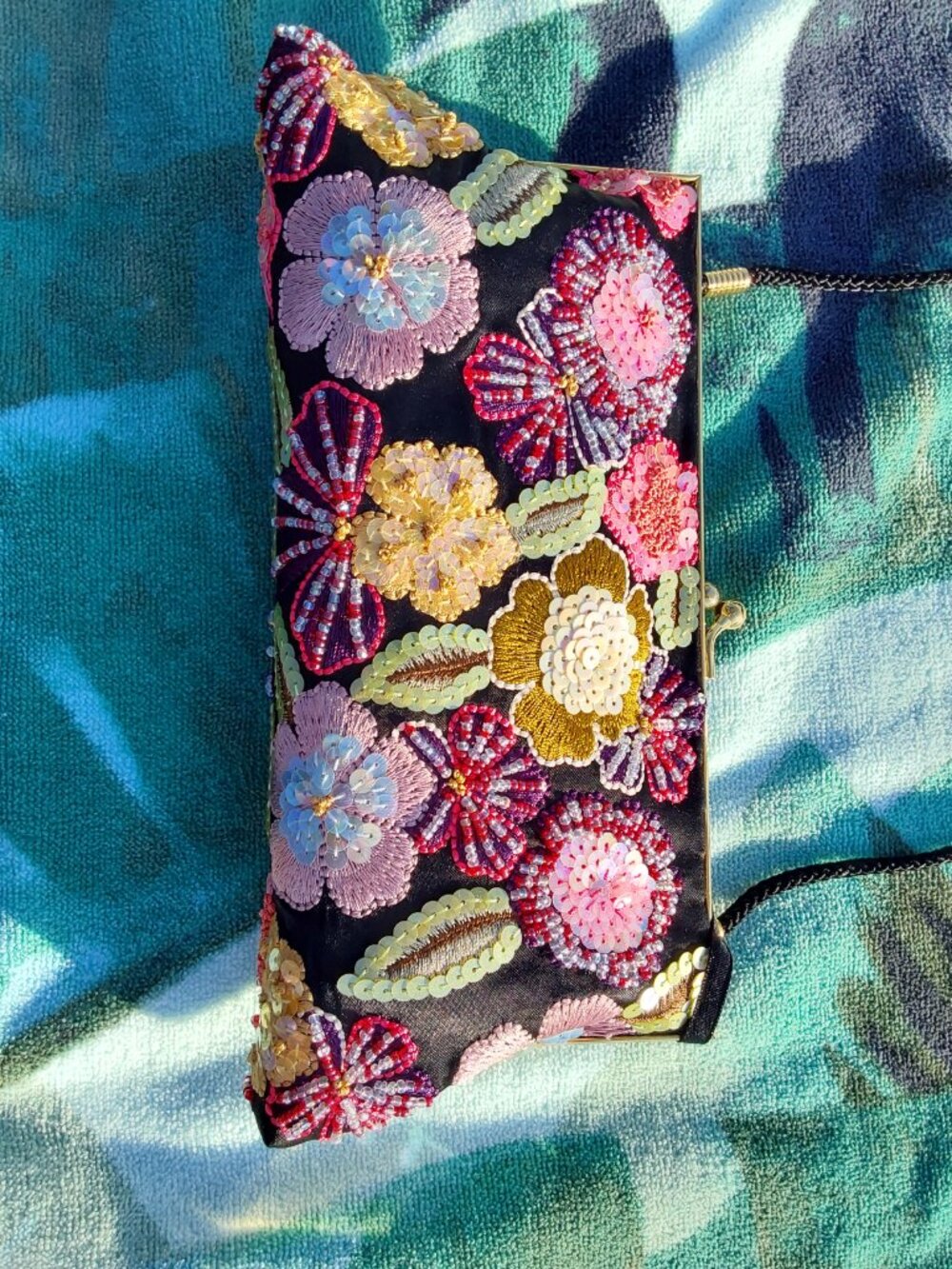 Vintage Valerie Stevens Evening Bag Black with Beautiful sequin flowers GORGEOUS - Picture 4 of 16